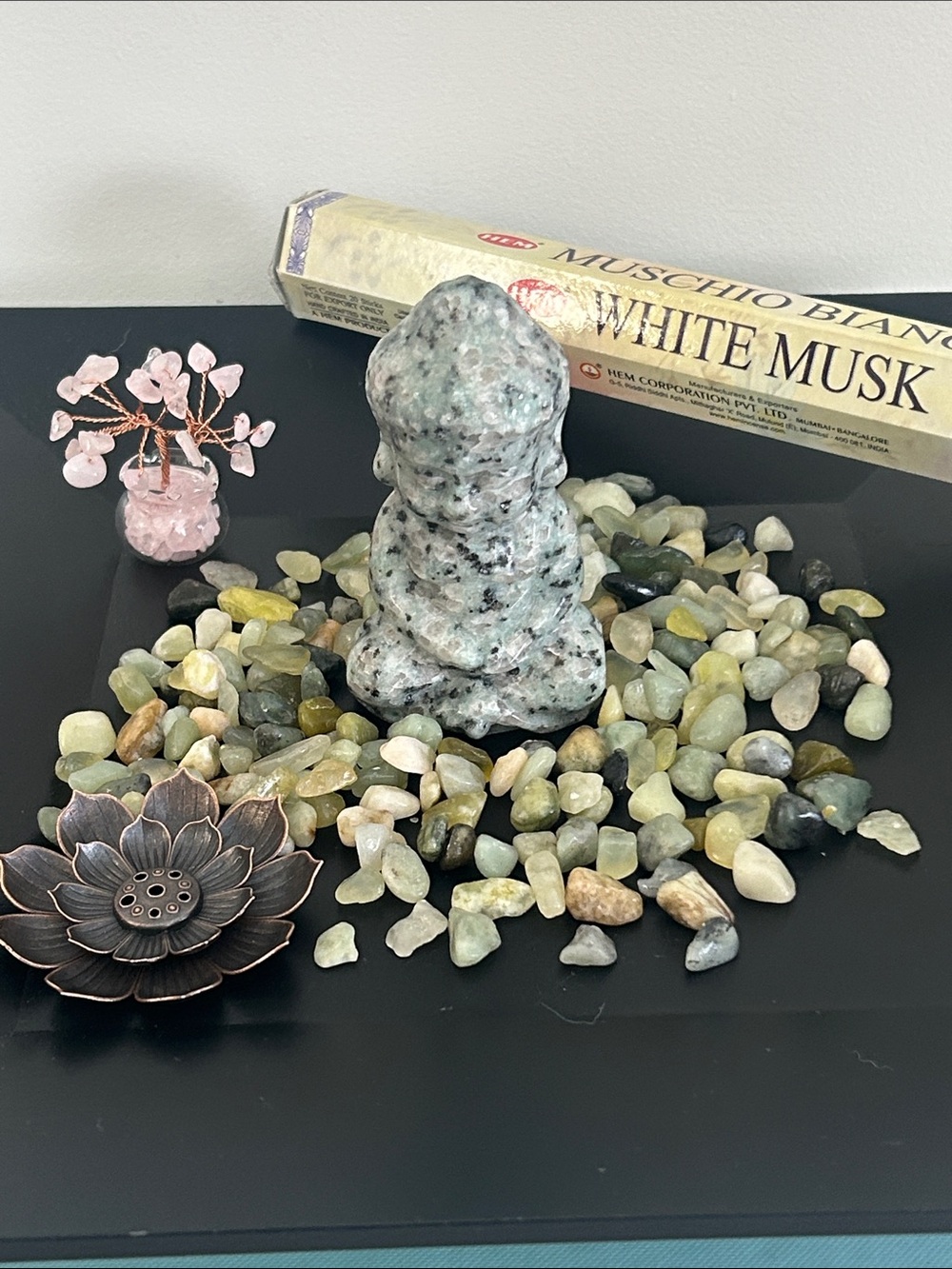 Meditating Buddha Made Of Kiwi Stone 8.5 oz with Incense/Holder/Tree Of Life NWT